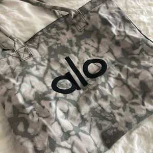 Alo famous tote